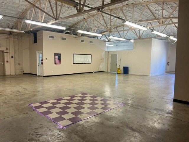 210 N Upshaw Blvd, Robstown, TX for lease - Interior Photo - Image 2 of 9