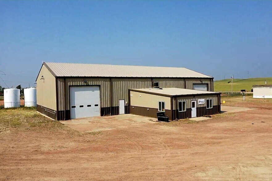 2516 132nd C NW Ave, Arnegard, ND à vendre - Photo du bâtiment - Image 2 de 8