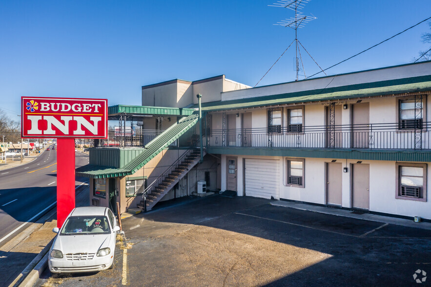 Economy Hotel TN Portfolio portefeuille de 2 propriétés à vendre sur LoopNet.ca - Photo principale - Image 1 de 2