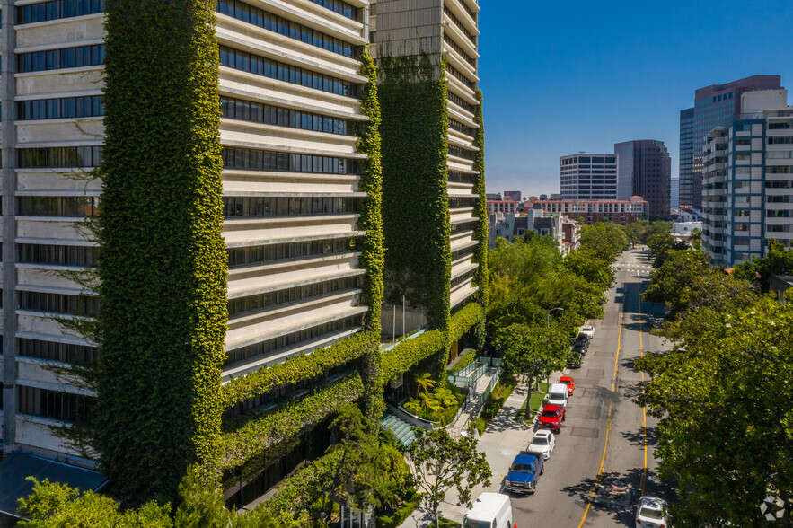 930 Hilgard Ave, Los Angeles, CA à louer - Photo du bâtiment - Image 2 de 9