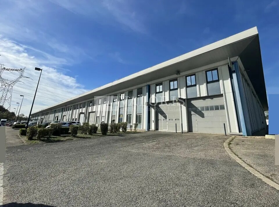 Flex in Saint-Quentin-Fallavier for lease Building Photo- Image 1 of 7