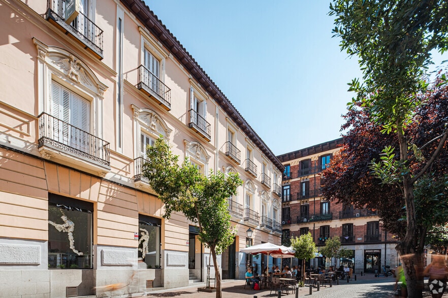 Calle Pez, 38, Madrid, Madrid à louer - Photo du bâtiment - Image 2 de 3