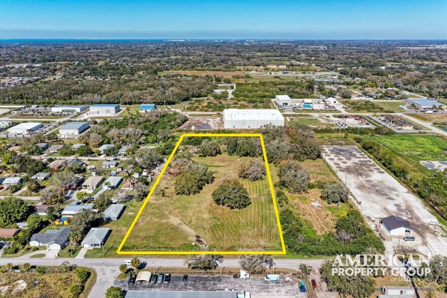2102 17th St E, Palmetto, FL à vendre - Photo du bâtiment - Image 3 de 4