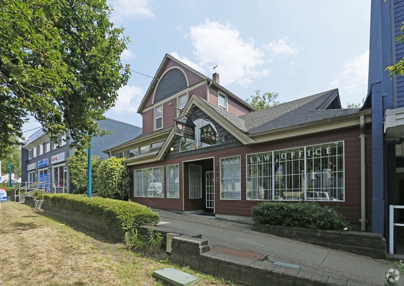 2613 St Johns St, Port Moody, BC à vendre - Photo du bâtiment - Image 2 de 7