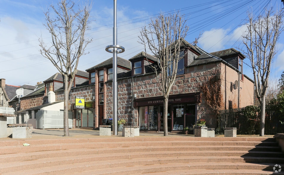 11-13 Scott Skinner Sq, Banchory à louer - Photo principale - Image 1 de 3