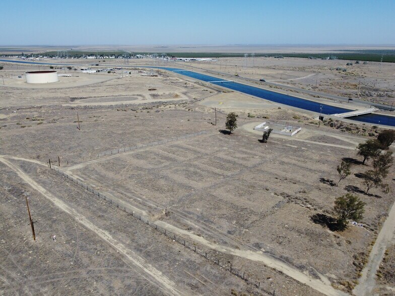W. of 41 & the California Aqueduct hwy, Kettleman City, CA à vendre - Photo du bâtiment - Image 2 de 5