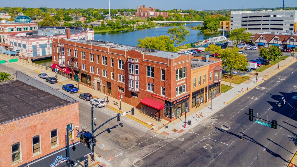 50 N Broadway, Aurora, IL à louer - Photo du bâtiment - Image 2 de 6