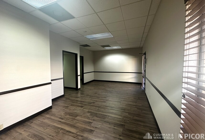 6628 E Carondelet Dr, Tucson, AZ à vendre - Photo du bâtiment - Image 3 de 8