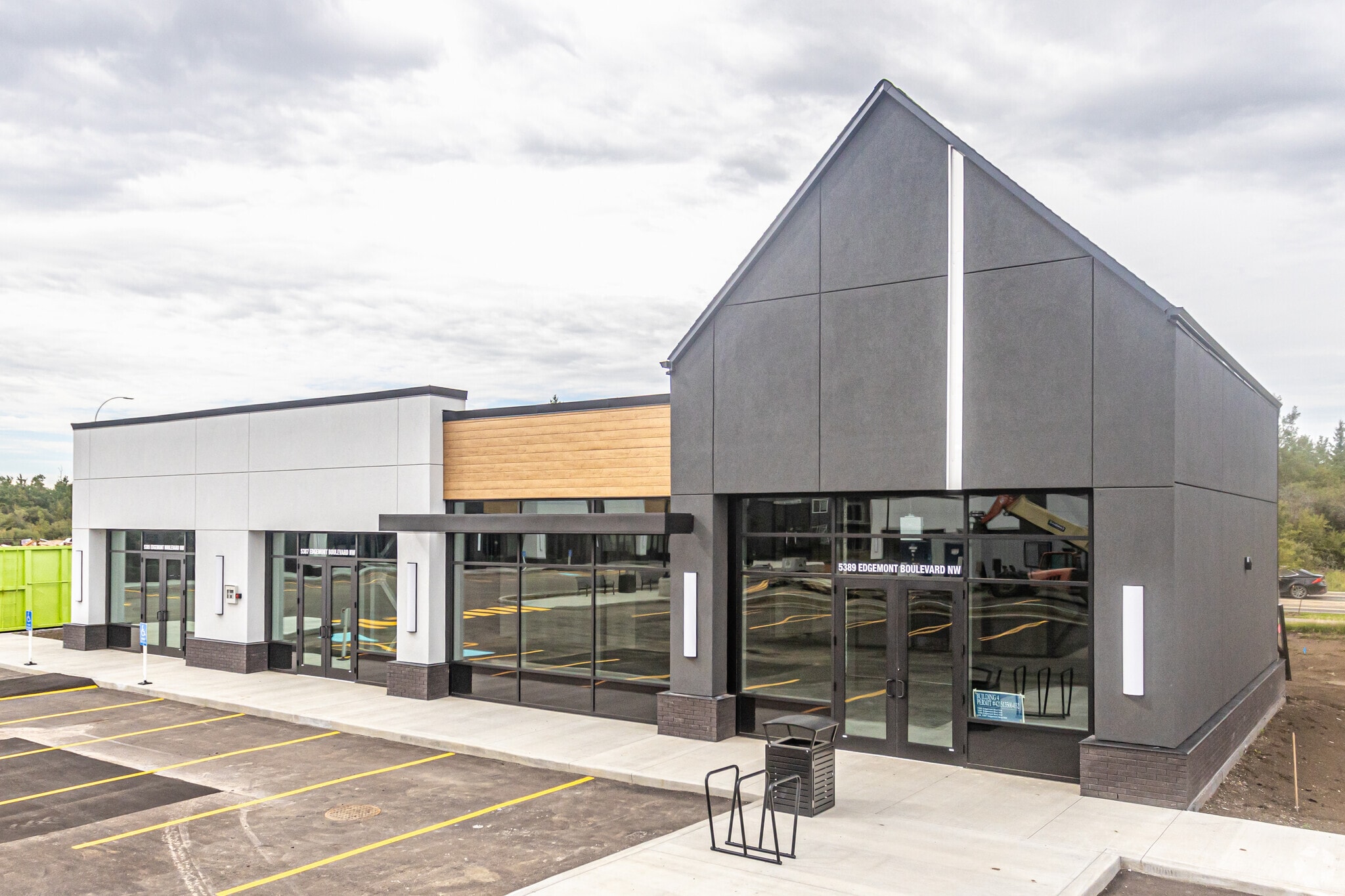 Winterburn Rd NW, Edmonton, AB for lease Primary Photo- Image 1 of 6