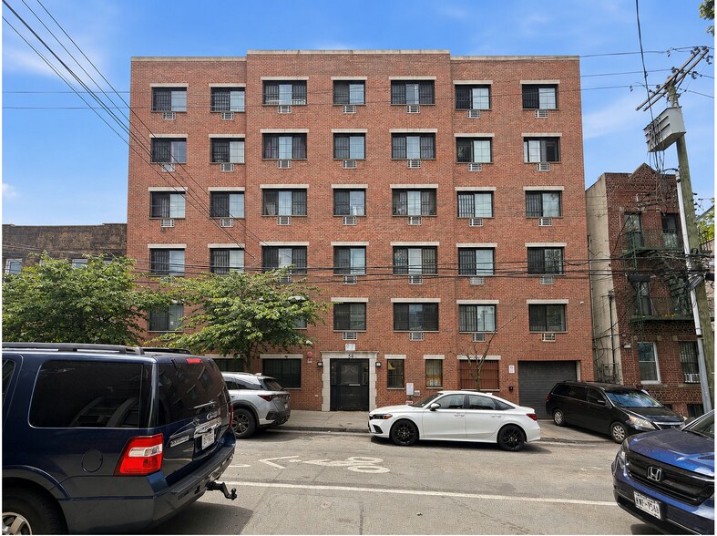 856 E 213th St, Bronx, NY for sale - Building Photo - Image 1 of 10