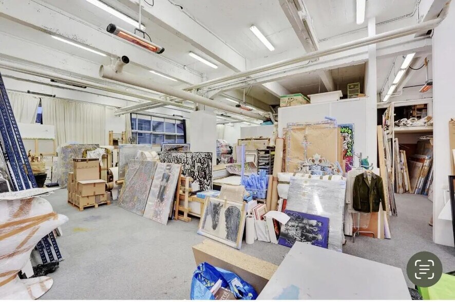 Office in Les Lilas for sale - Interior Photo - Image 2 of 4