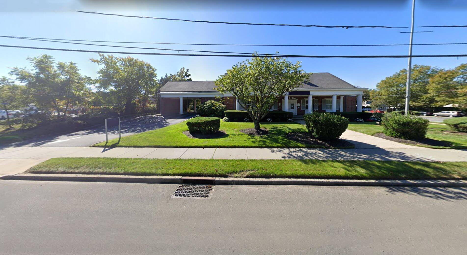 1336 Montauk Hwy, Oakdale, NY à vendre Photo principale- Image 1 de 17