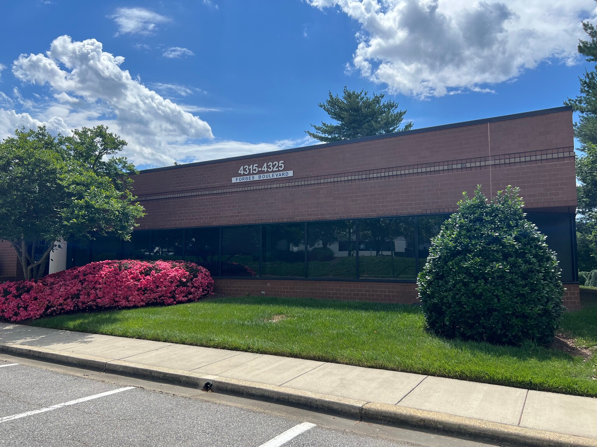 4315-4325 Forbes Blvd, Lanham, MD à louer Photo du bâtiment- Image 1 de 8