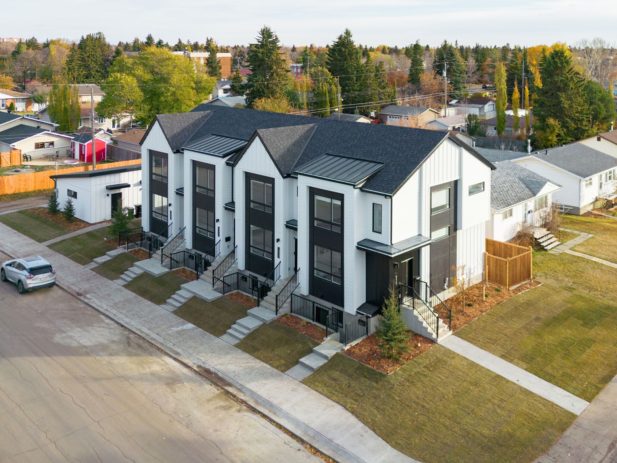 High Quality Townhouse Portfolio portefeuille de 2 propriétés à vendre sur LoopNet.ca Photo du bâtiment- Image 1 de 10