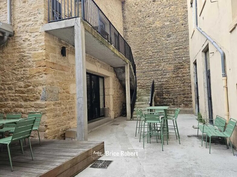 Office in Lyon for sale - Interior Photo - Image 2 of 3