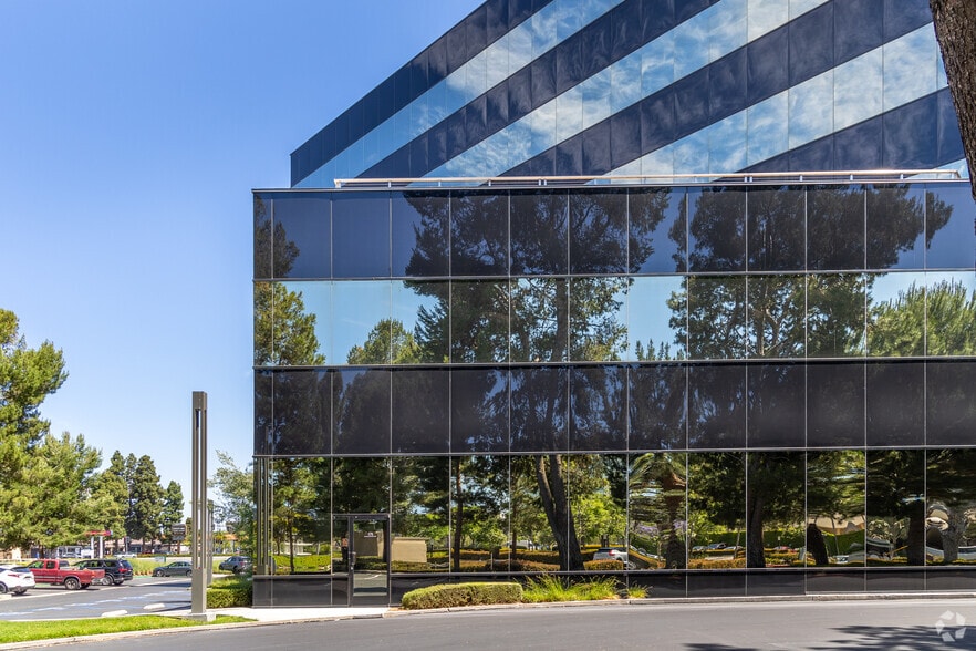 4590 MacArthur Blvd, Newport Beach, CA for lease - Building Photo - Image 3 of 8