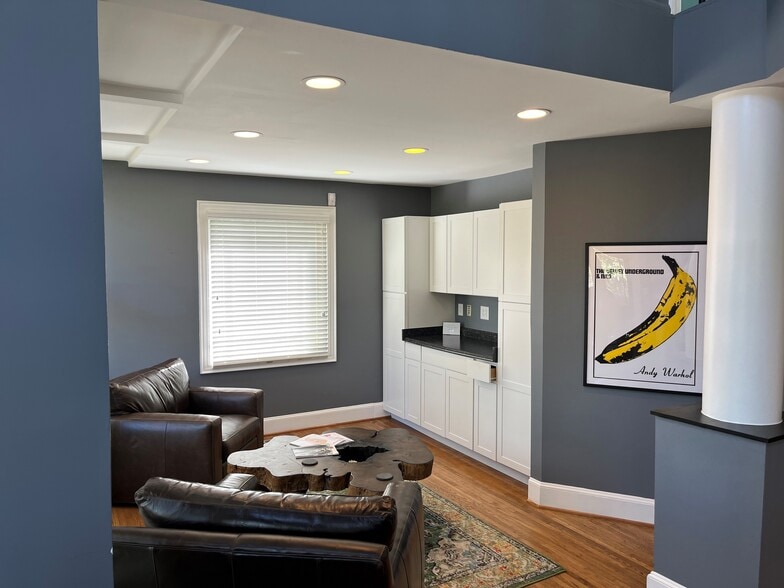 217 & 221 W 11th St, Charlotte, NC for sale - Building Photo - Image 3 of 8