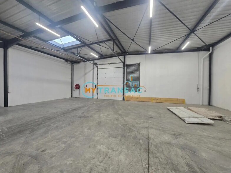 Flex in Ivry-sur-Seine for lease - Interior Photo - Image 2 of 7