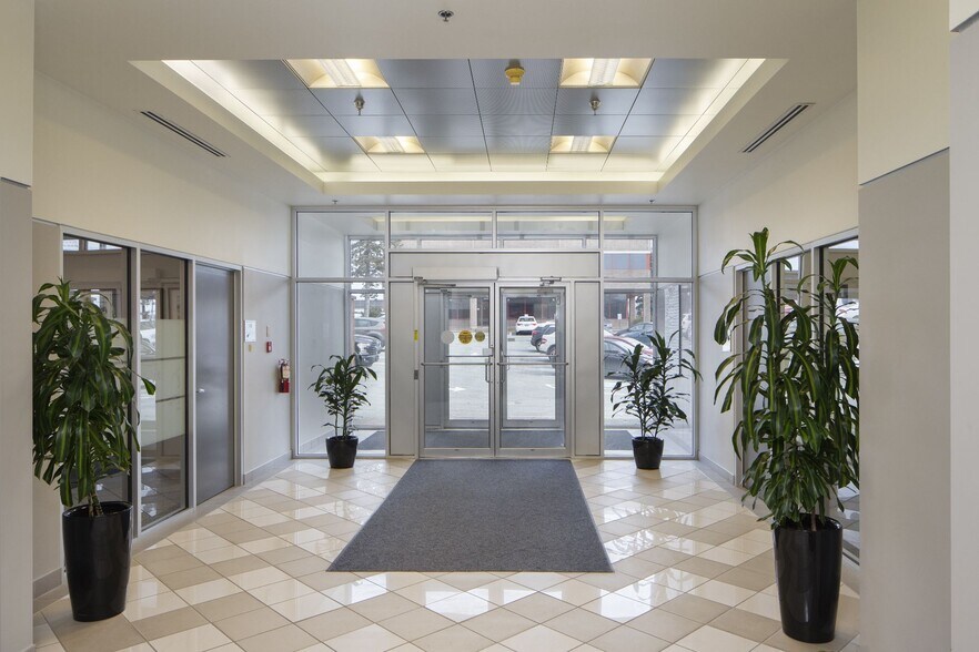 780 Windmill Rd, Dartmouth, NS à louer - Hall d’entrée - Image 3 de 5