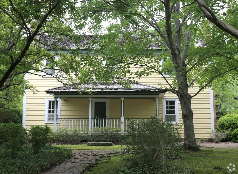 720 W Main St, Jamestown, NC à vendre - Photo du bâtiment - Image 3 de 17