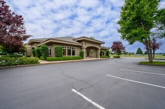 375 SE Norton Ln, McMinnville, OR for lease Building Photo- Image 2 of 18