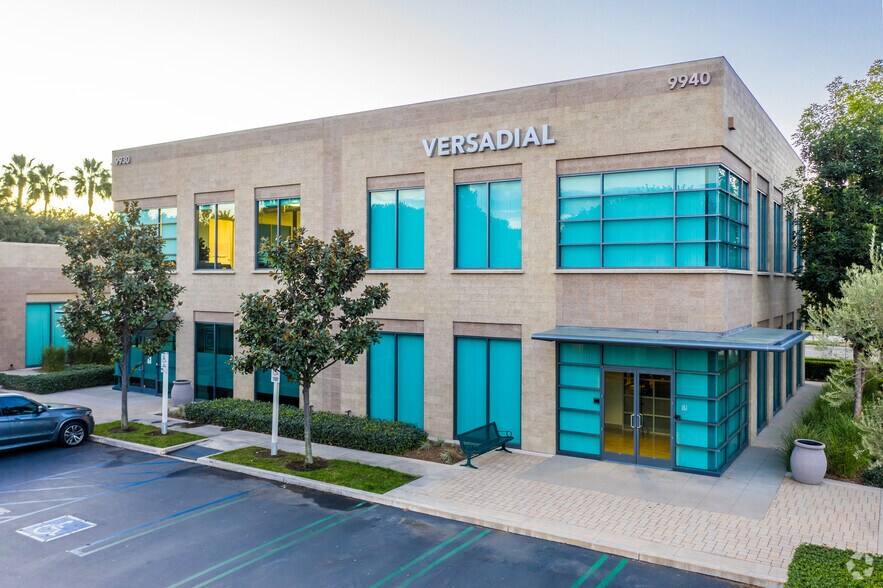 9940 Irvine Center Dr, Irvine, CA à vendre - Photo principale - Image 1 de 8