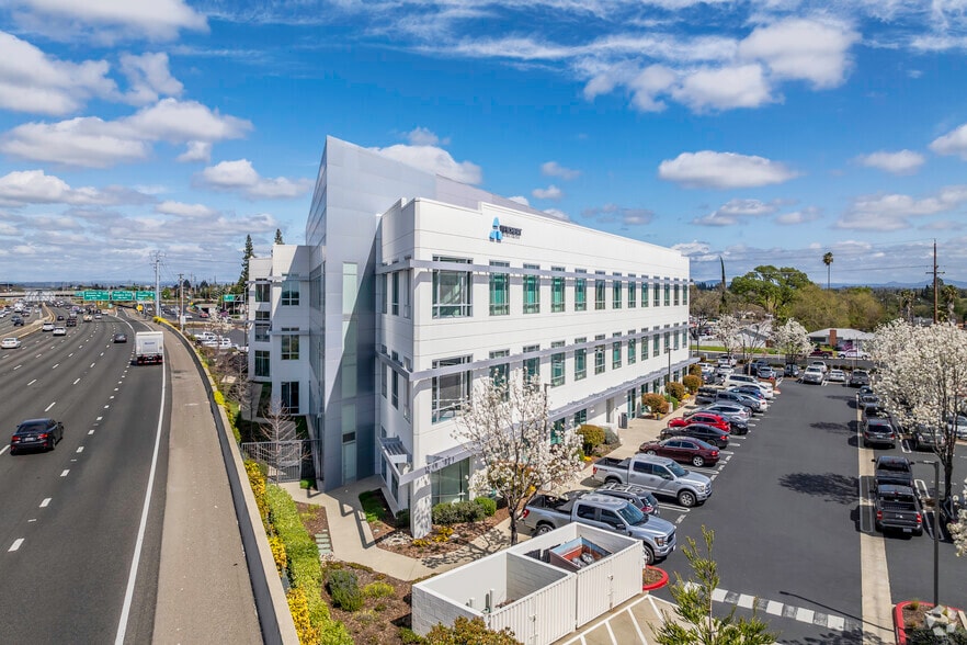 400 Sunrise Ave, Roseville, CA for lease - Building Photo - Image 2 of 6