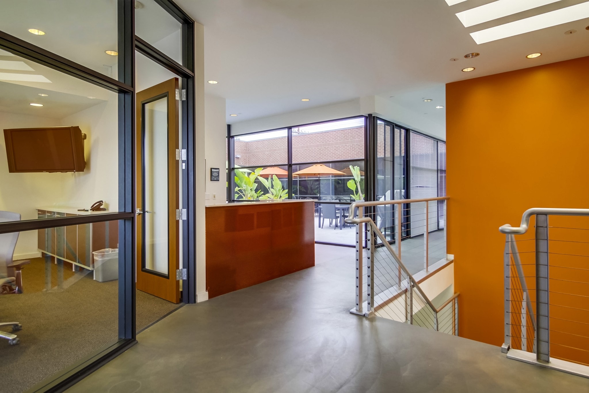 475 Washington Blvd, Marina Del Rey, CA for lease Lobby- Image 1 of 5