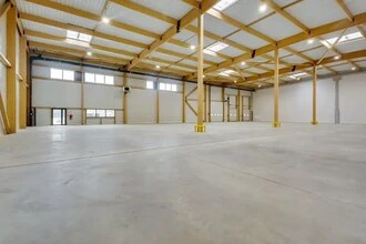 Industriel dans Louvres à louer Photo intérieure- Image 2 de 9