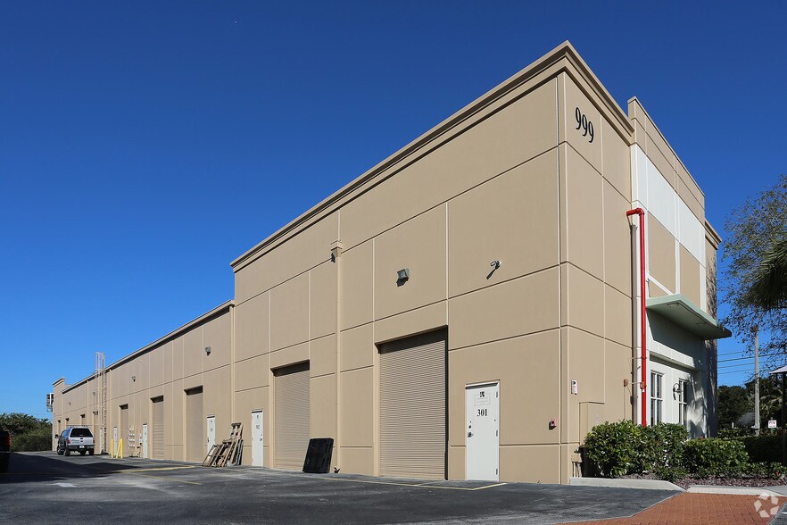 999 Stinson Way, West Palm Beach, FL à louer - Photo du bâtiment - Image 3 de 10