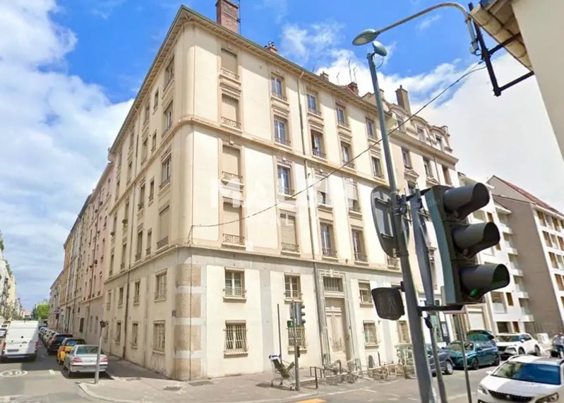 Office in Villeurbanne for sale Building Photo- Image 1 of 12