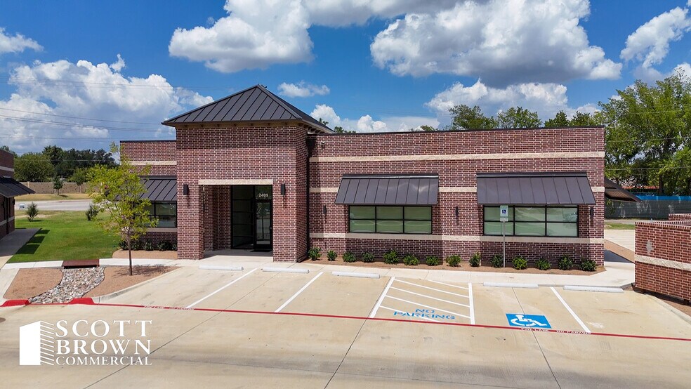 2411-2421 Fort Worth Dr, Denton, TX à louer - Photo du bâtiment - Image 1 de 7