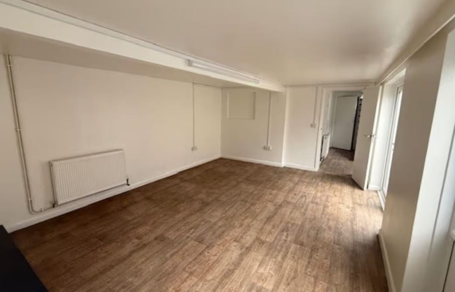 3 Station Approach St, Haslemere for lease - Interior Photo - Image 3 of 6