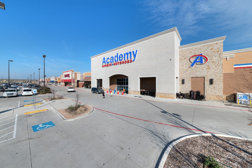 1630 N US-77 Hwy, Waxahachie, TX à louer - Photo du bâtiment - Image 1 de 8