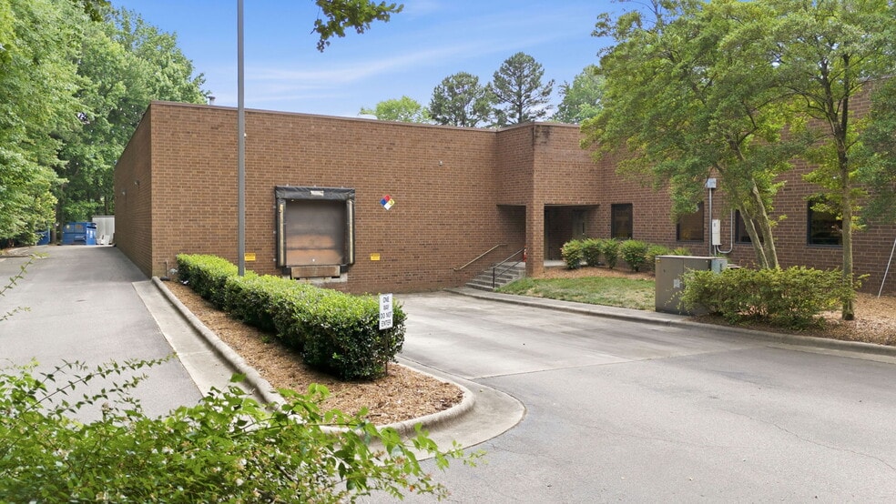 2720 Discovery Dr, Raleigh, NC à louer - Photo du bâtiment - Image 2 de 44