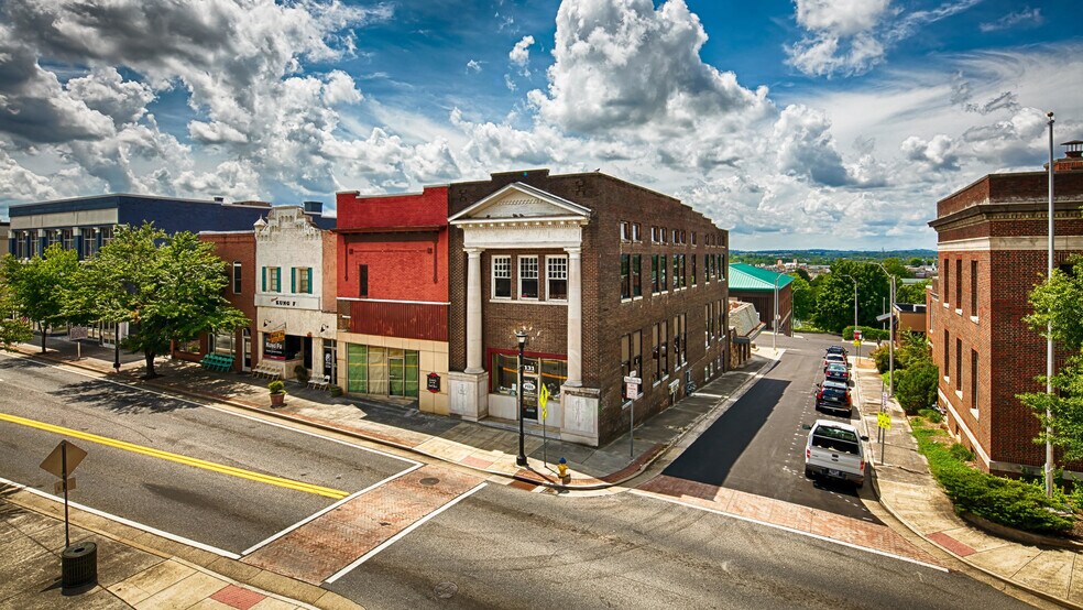 117-125 E Broadway Ave, Maryville, TN à louer - Photo du bâtiment - Image 2 de 9