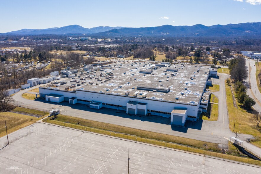 1501 Roanoke Blvd, Salem, VA à louer - Photo du bâtiment - Image 1 de 1