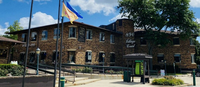 890 Elm Grove Rd, Elm Grove, WI à louer Photo principale- Image 1 de 10