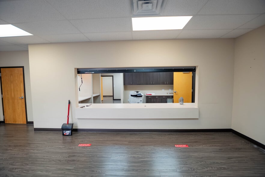 9870 N Gateway Blvd, El Paso, TX à louer - Photo du bâtiment - Image 3 de 51