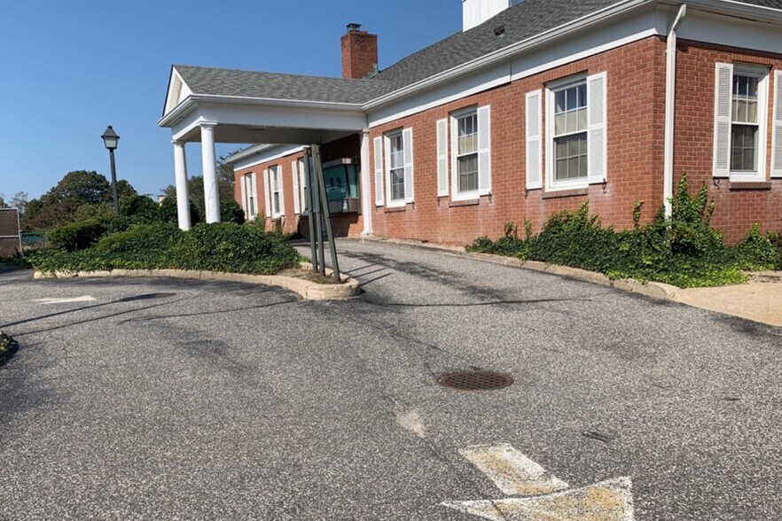 500 Main St, Center Moriches, NY à vendre - Photo du bâtiment - Image 2 de 4