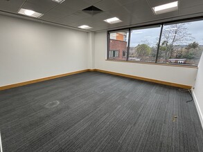10-14 Bath Rd, Slough for lease Interior Photo- Image 2 of 3