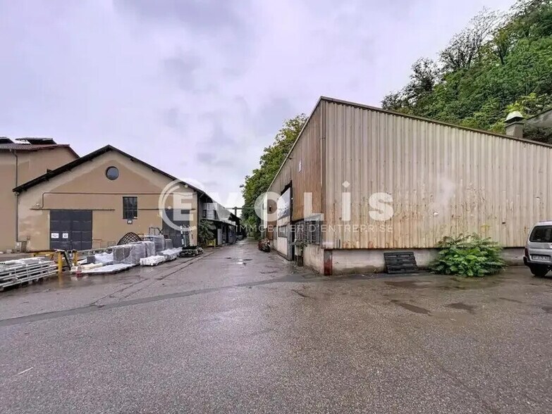 Bureau dans Neuville-sur-Saône à louer - Photo du bâtiment - Image 3 de 9