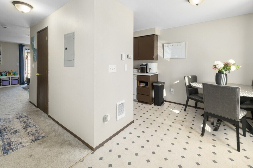 501 37th St SE, Auburn, WA à vendre - Photo du bâtiment - Image 2 de 13