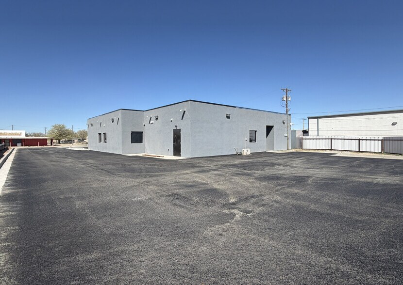 804 S Halagueno St, Carlsbad, NM à vendre - Photo du bâtiment - Image 2 de 8