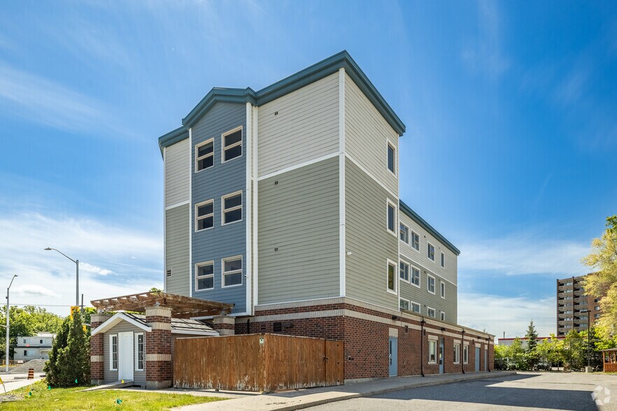 1071 Richmond Rd, Ottawa, ON à vendre - Photo du bâtiment - Image 2 de 2