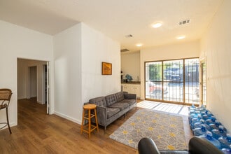 3915 McKinney St, Houston, TX for lease Interior Photo- Image 1 of 9
