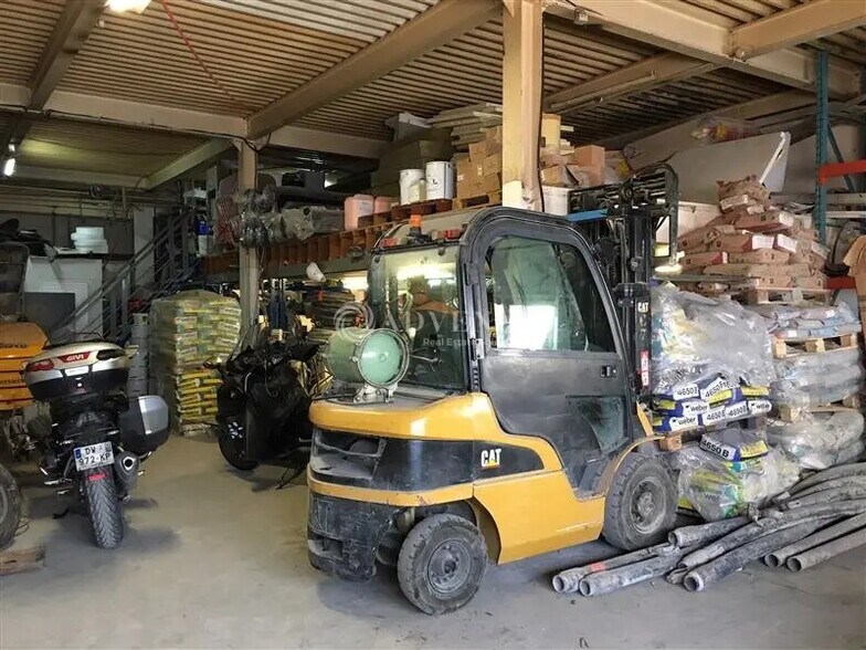 Flex in Noisy-le-Grand for lease - Interior Photo - Image 2 of 5