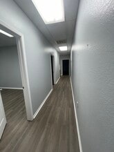 702 Spring Cypress Rd, Spring, TX à louer Photo intérieure- Image 1 de 7