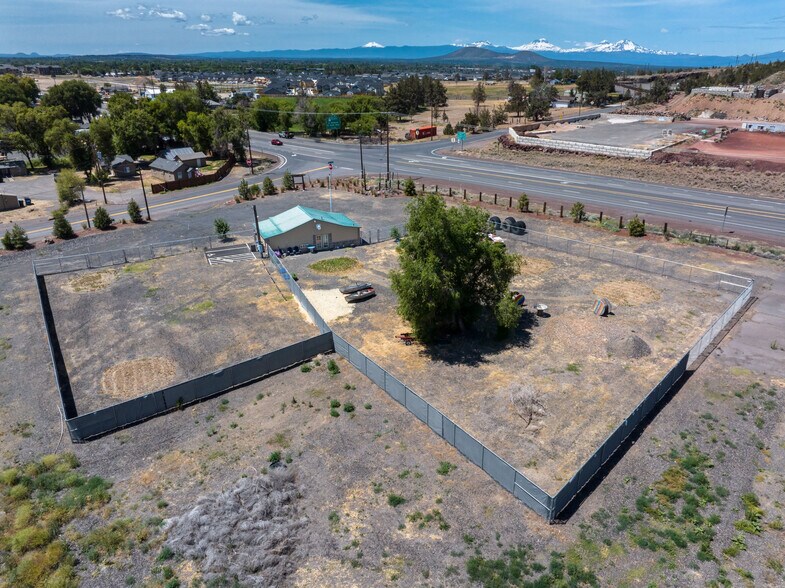 223 NW Oneil way, Redmond, OR à vendre - Photo du bâtiment - Image 2 de 23