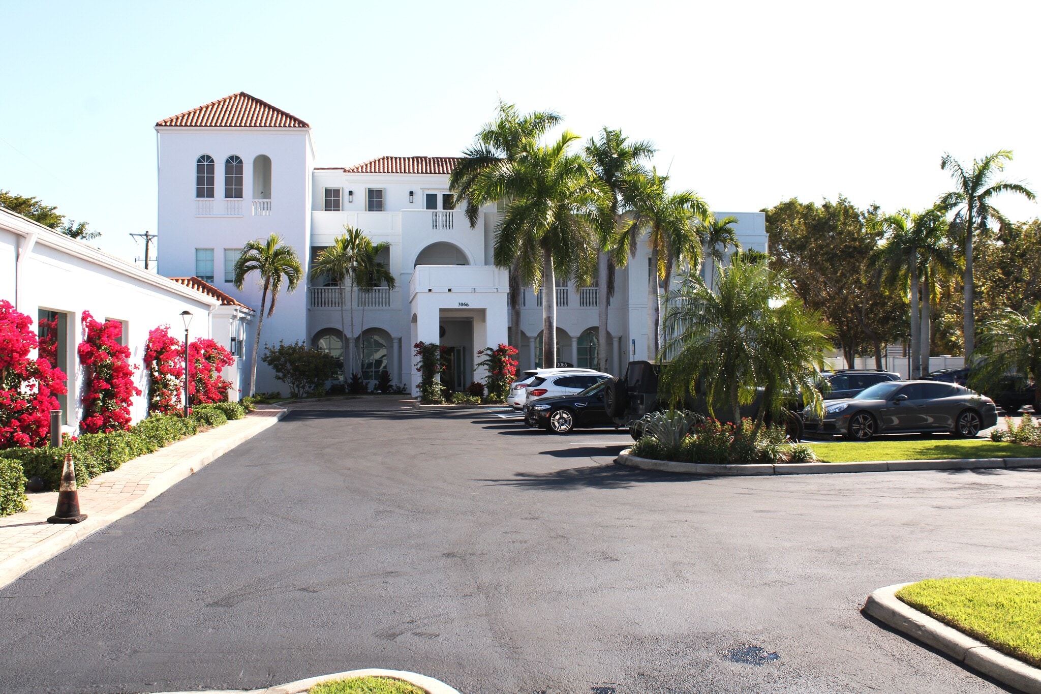 3060-3066 Tamiami Trl N, Naples, FL for lease Primary Photo- Image 1 of 5